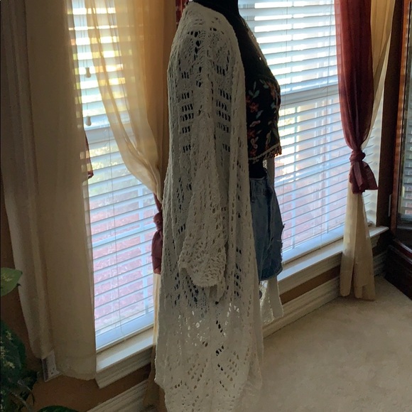 SOLD......AE Crochet Cardigan - Picture 4 of 7